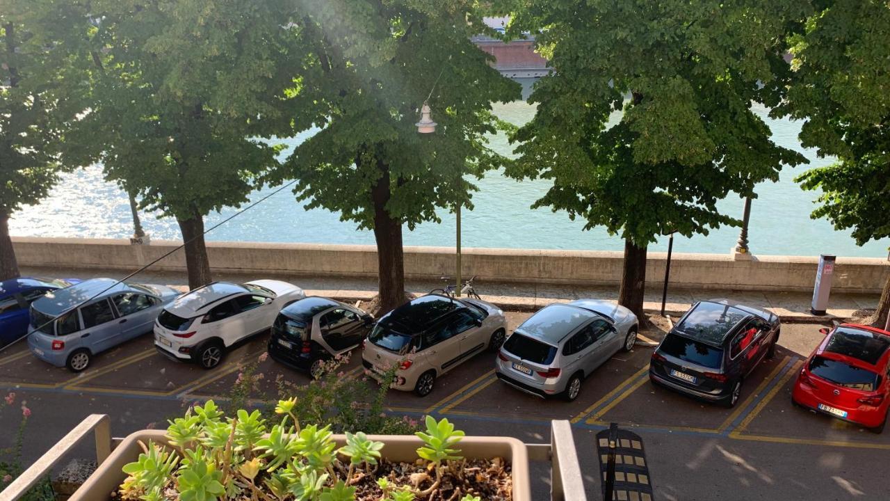 Notti Sull'Adige Hotel Verona Bagian luar foto