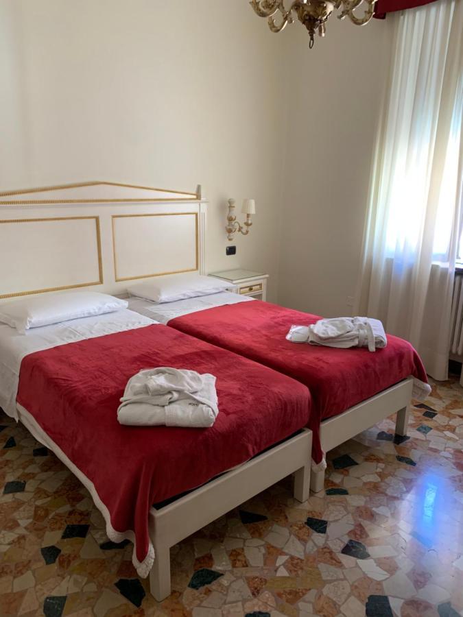 Notti Sull'Adige Hotel Verona Bagian luar foto